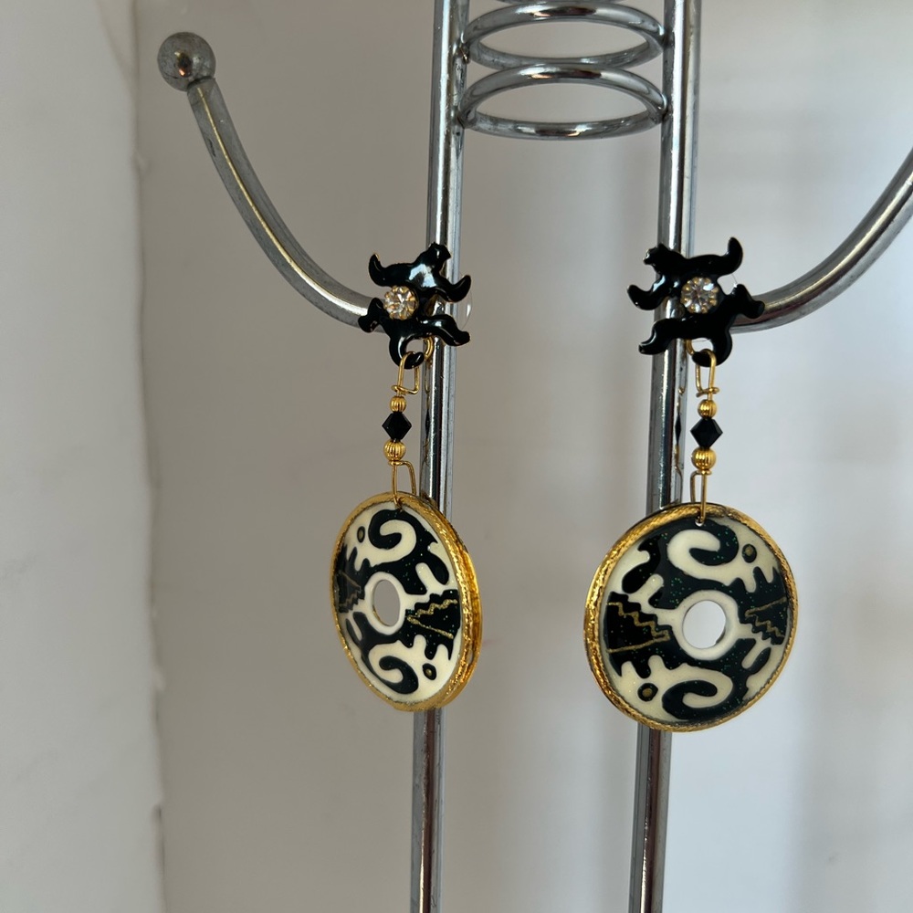 Elegant Black and Gold Patterned Earrings
